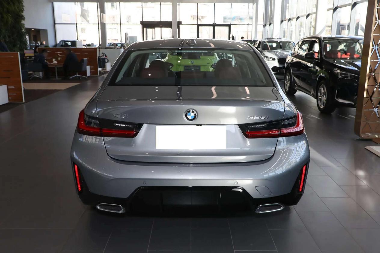 同阵营中型车PK,凯迪拉克CT5和宝马3系,选谁更合适?