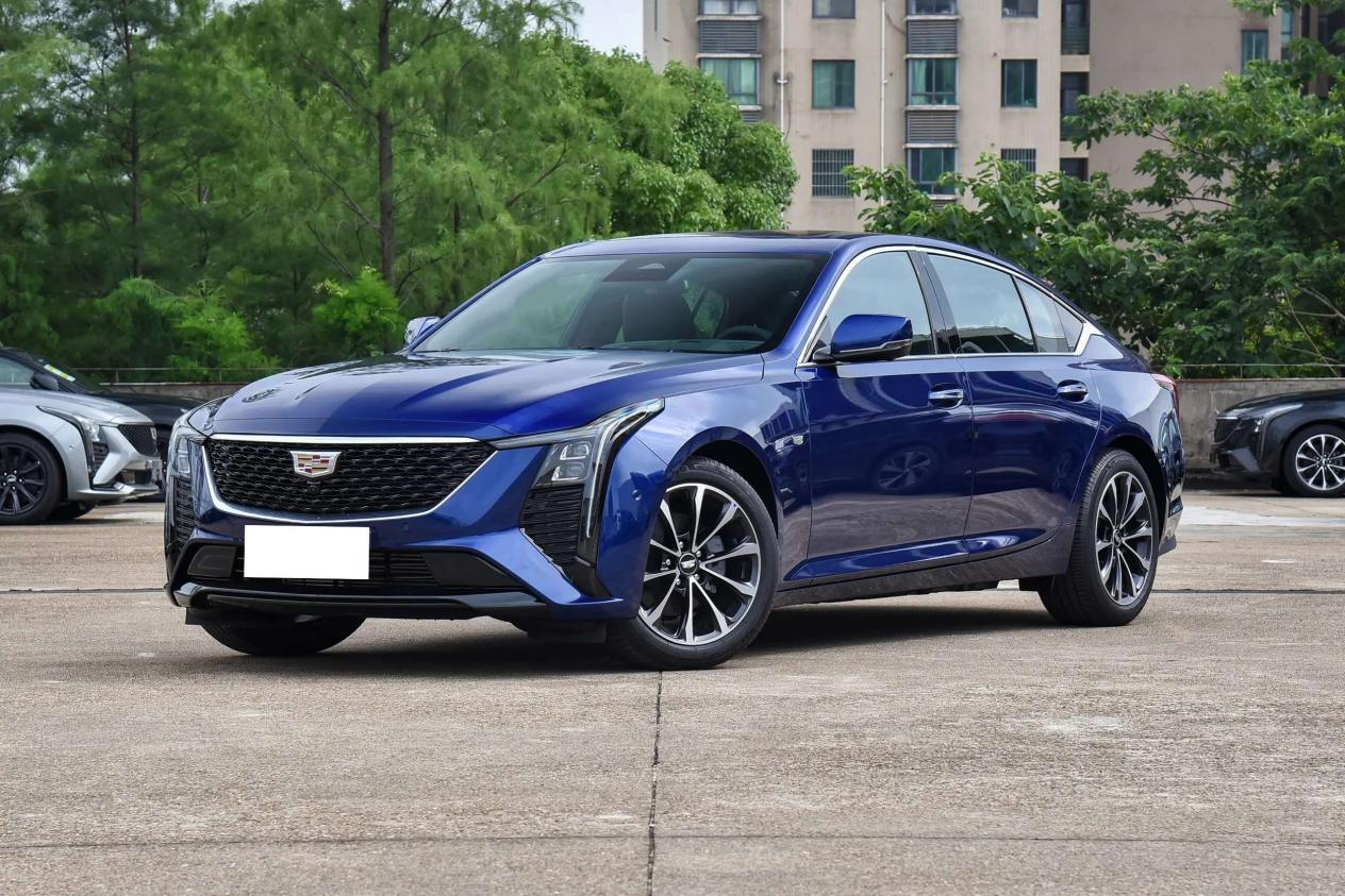 同阵营中型车PK,凯迪拉克CT5和宝马3系,选谁更合适?