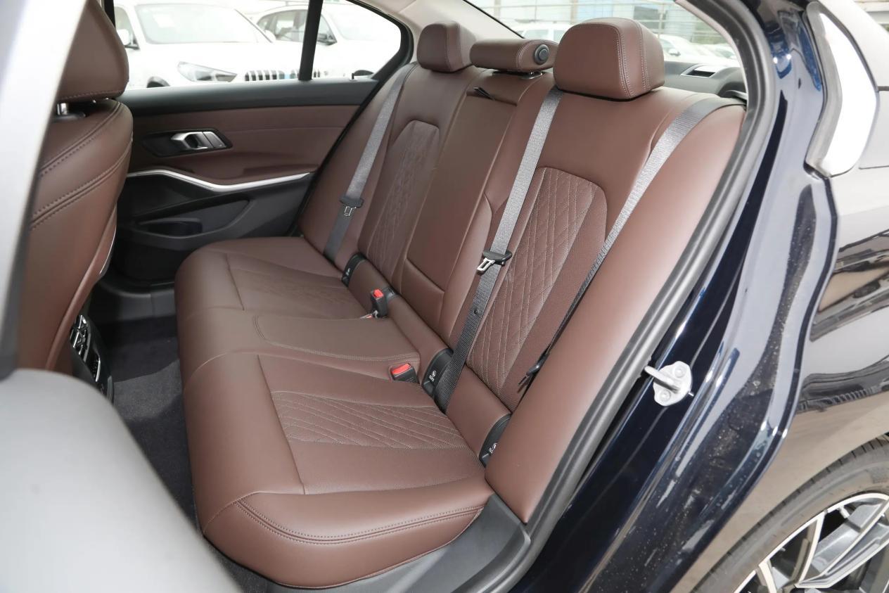 同阵营中型车PK,凯迪拉克CT5和宝马3系,选谁更合适?