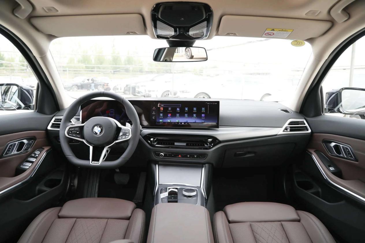 同阵营中型车PK,凯迪拉克CT5和宝马3系,选谁更合适?