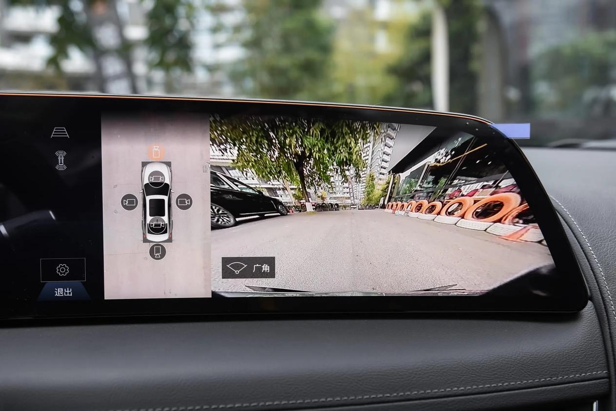 同阵营中型车PK,凯迪拉克CT5和宝马3系,选谁更合适?