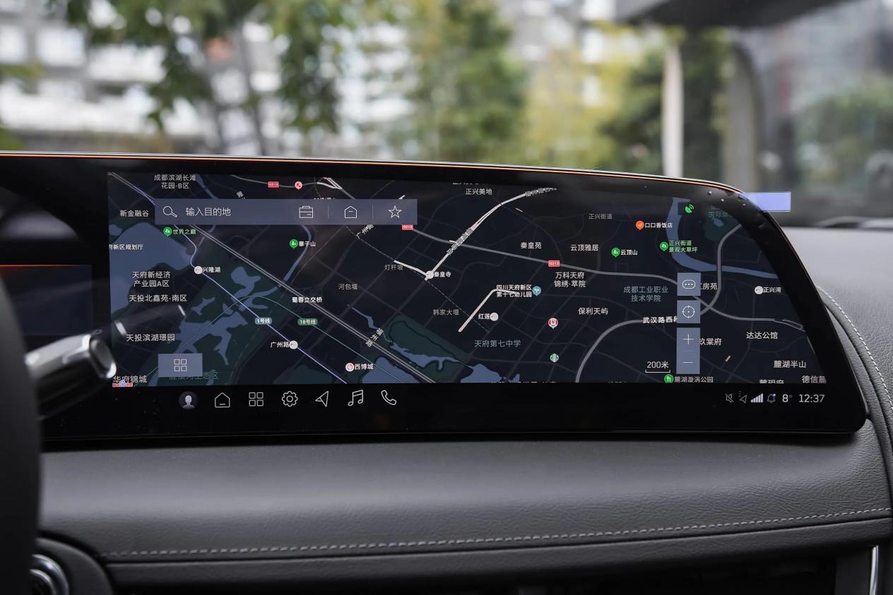 同阵营中型车PK,凯迪拉克CT5和宝马3系,选谁更合适?