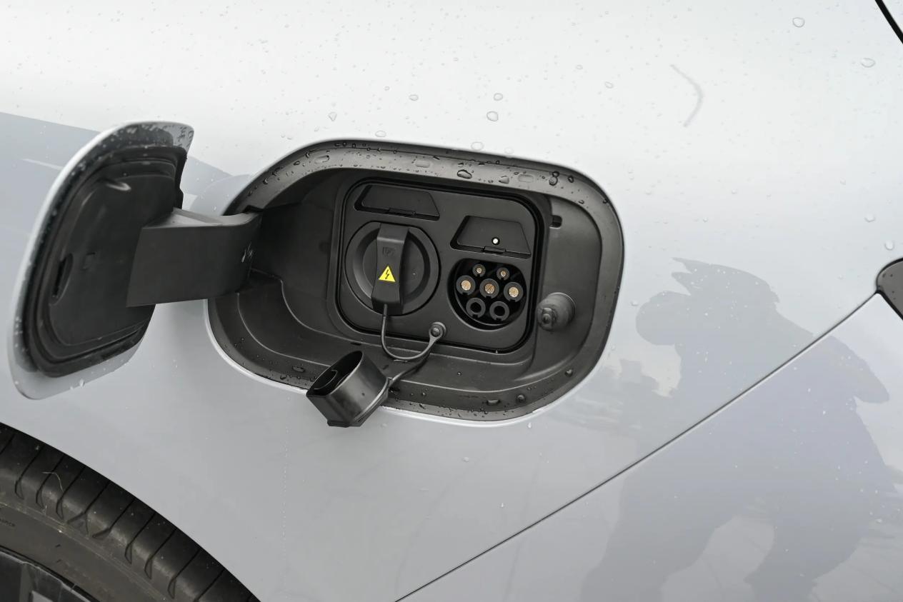 追求辅助驾驶,13万小鹏MONA M03和深蓝L06选谁