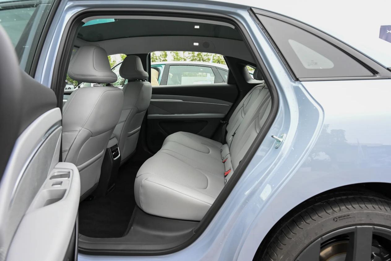 追求辅助驾驶,13万小鹏MONA M03和深蓝L06选谁