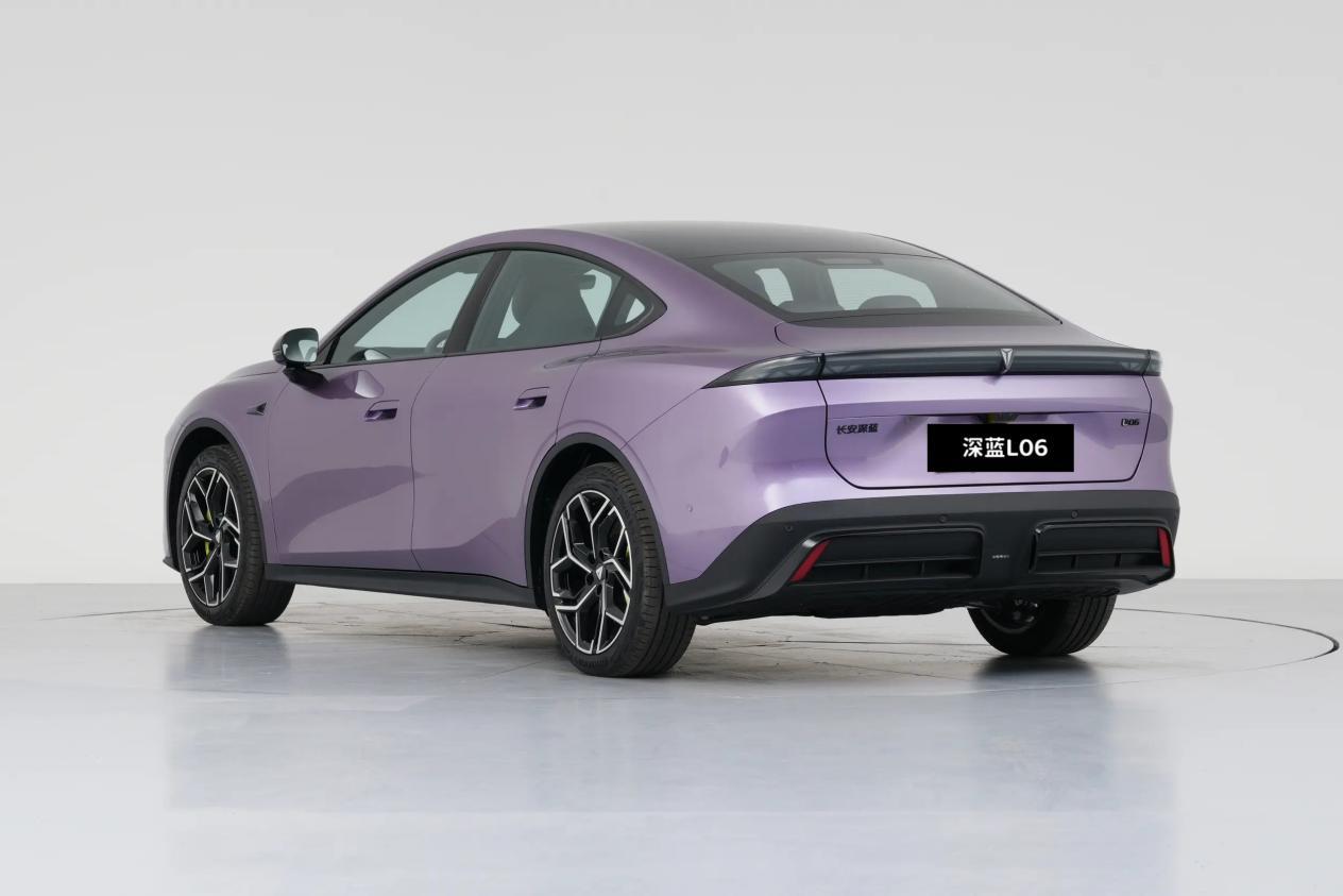 13万级纯电之争:深蓝L06为何比小鹏M03更值得选?