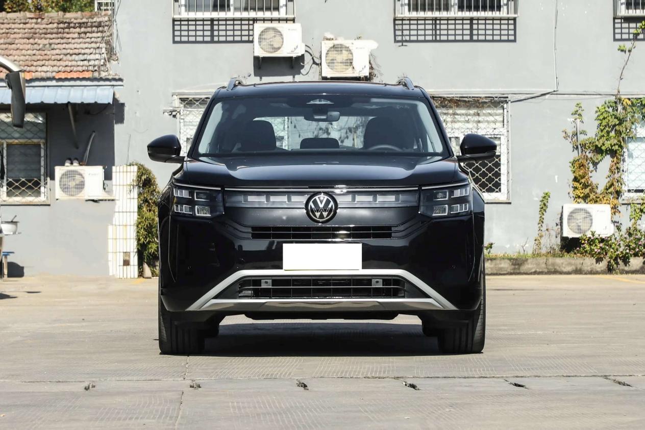 德系车和日系车间的对决，大众途昂和丰田皇冠陆放，该选谁？