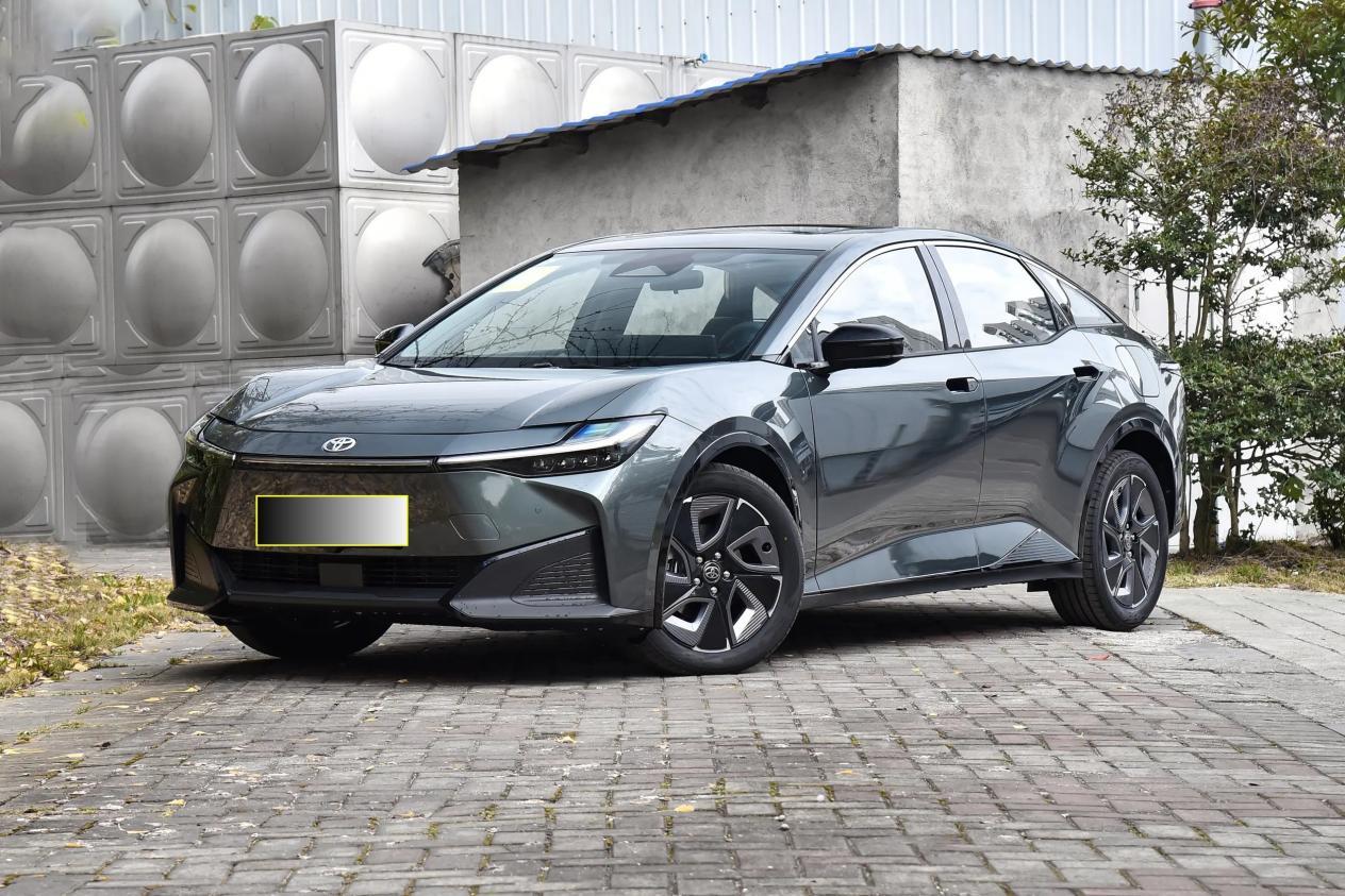 丰田轿跑亮相,轴距近2880mm,续航600Km带劲!