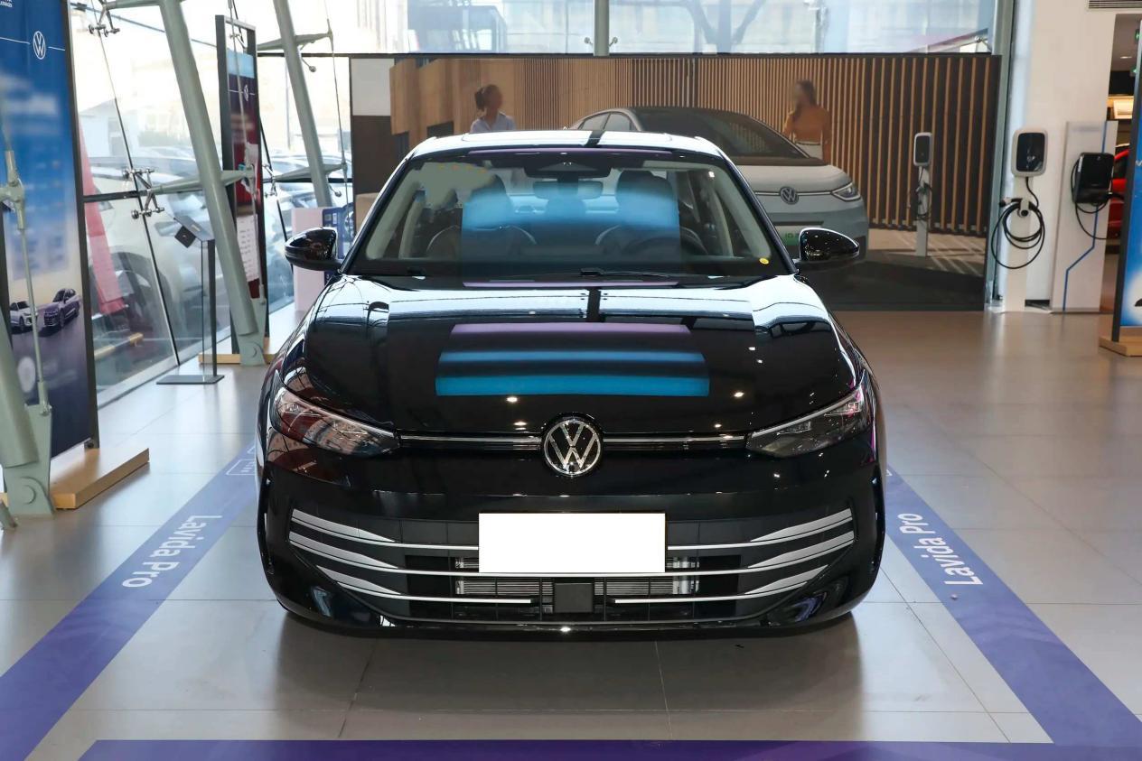 同阵营A级家轿的对决，大众朗逸和日产轩逸，谁更胜一筹？