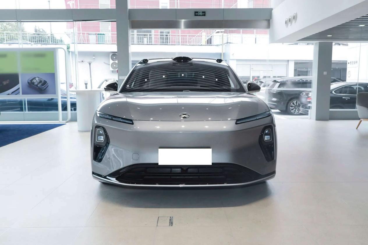 豪车D级车的竞对，蔚来ET9和宝马i7，谁的实力更硬核？