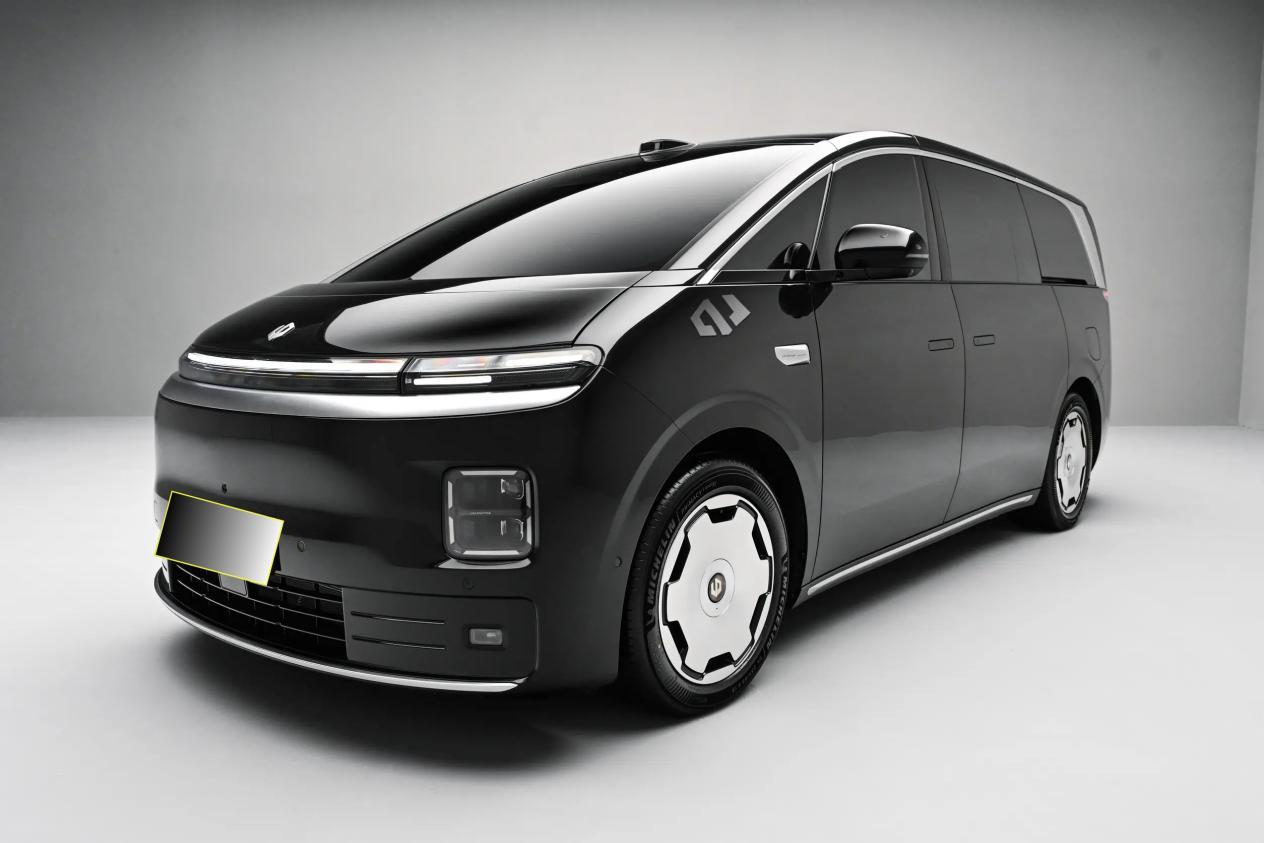 零跑D99,双腔悬架+CDC可变阻尼,续航超1200km