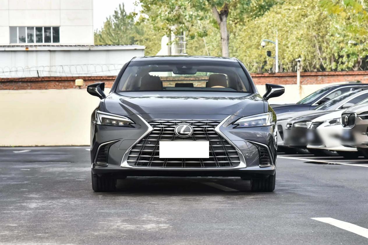 一场高端车间的对决，奥迪A4L和雷克萨斯ES，选谁更合适