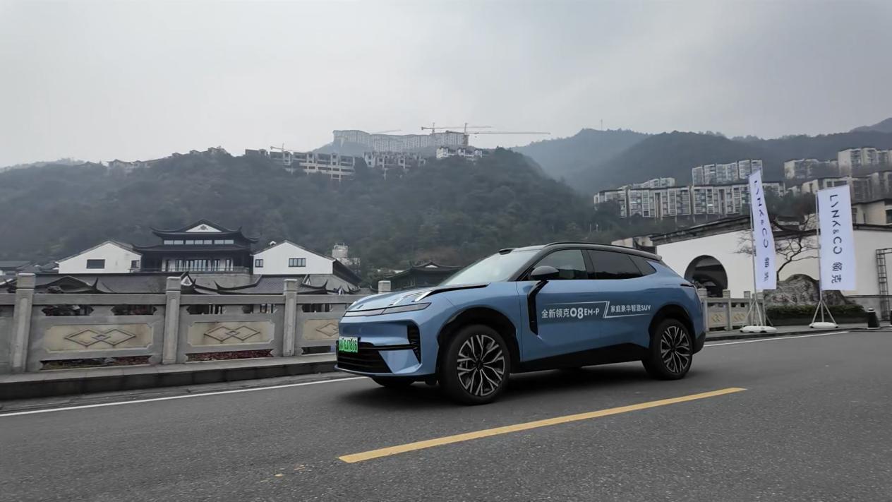 我在冰雪金佛山，找到了领克08 EM-P没有短板的答案