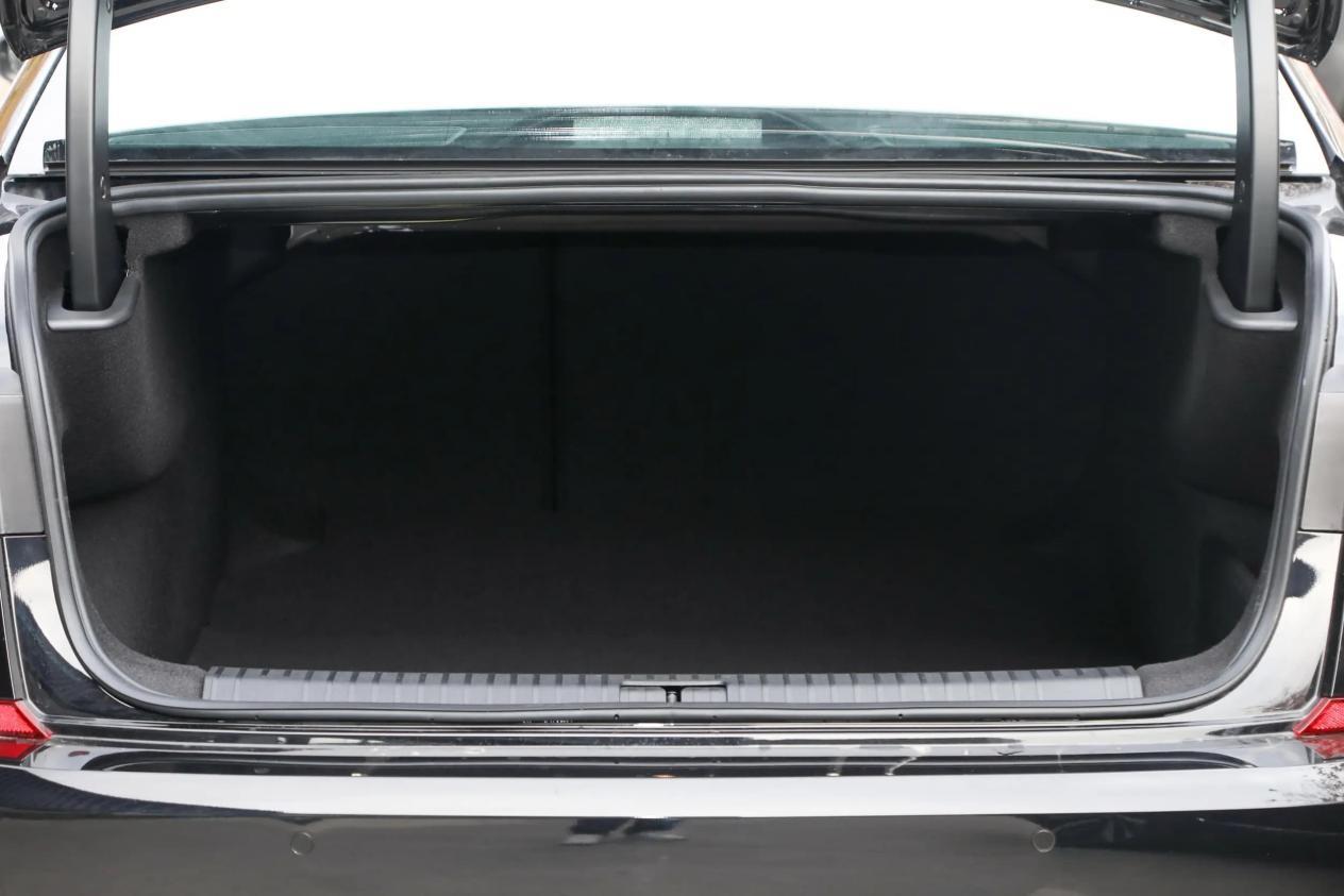 中型油车间的对决,别克君越和大众帕萨特,谁的表现更出色?