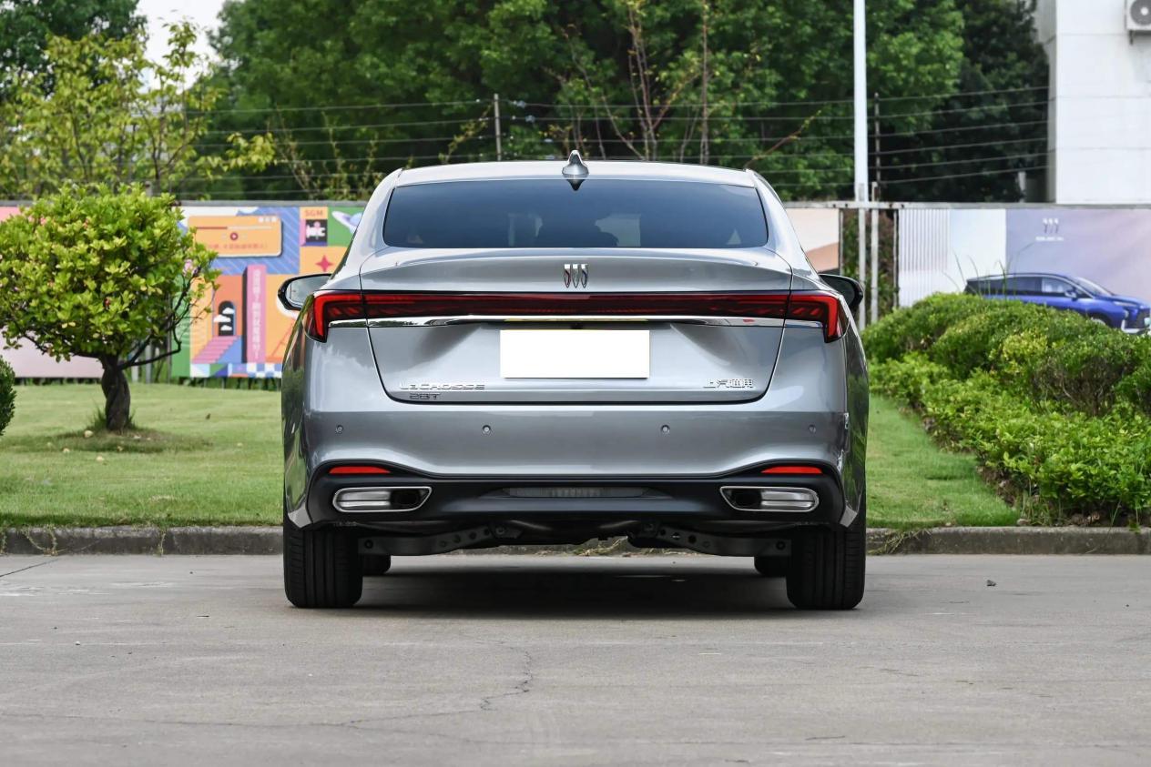 中型油车间的对决,别克君越和大众帕萨特,谁的表现更出色?