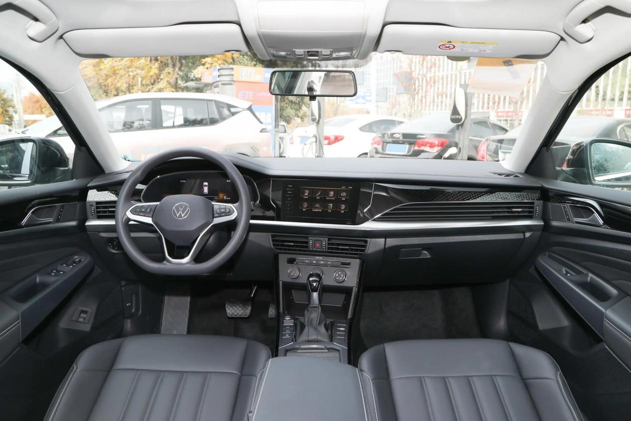 中型油车间的对决,别克君越和大众帕萨特,谁的表现更出色?