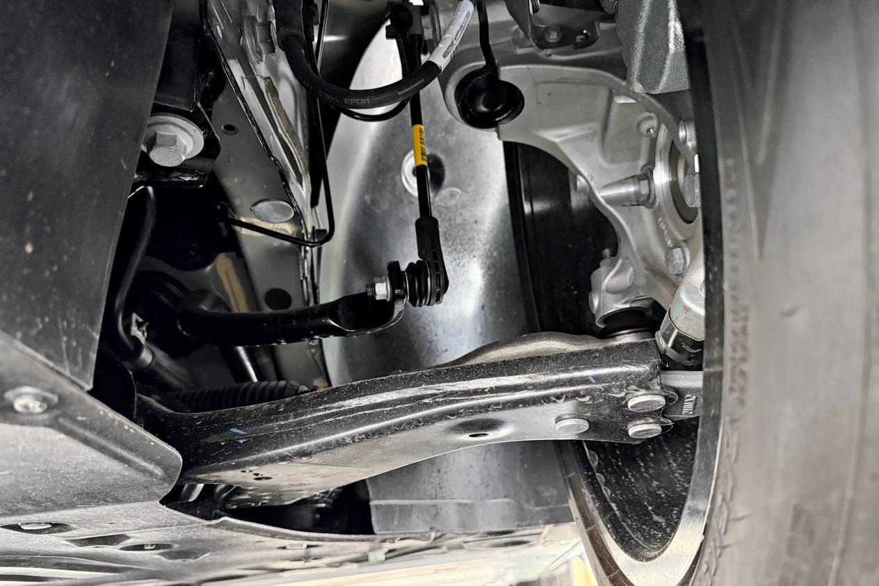 小鹏来掀桌！续航750km还带图灵芯片，配5C快充