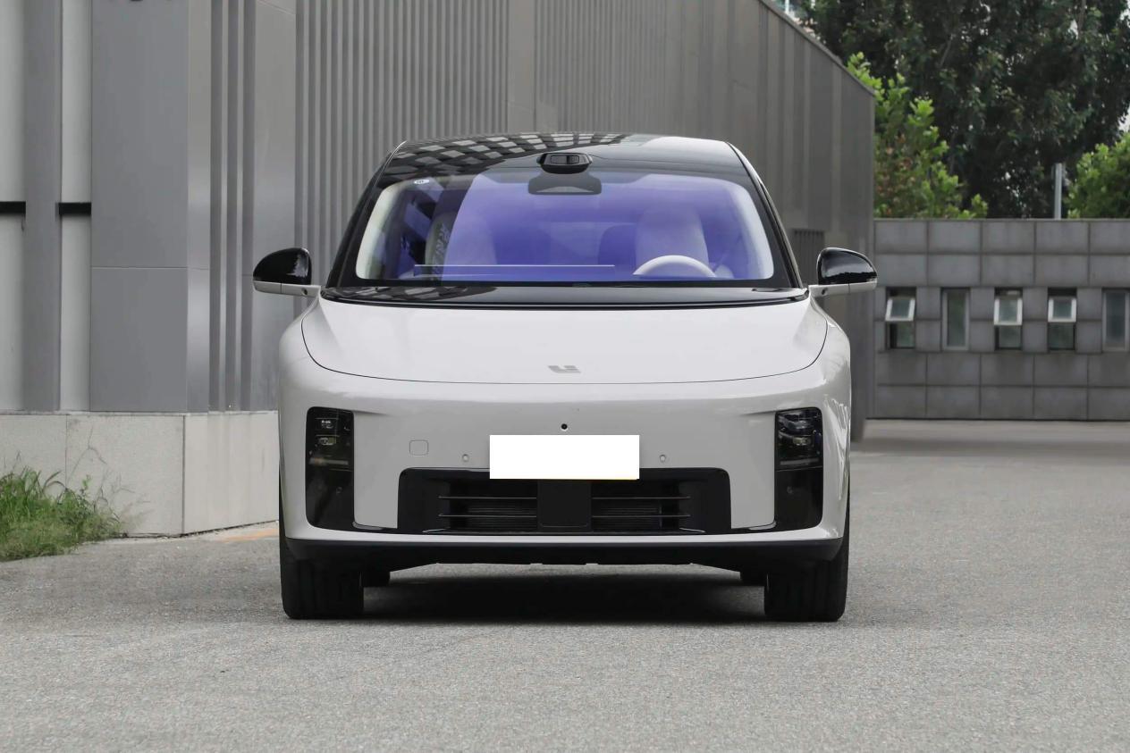 都是长续航纯电新能源车,理想i8和腾势D9 EV怎么选