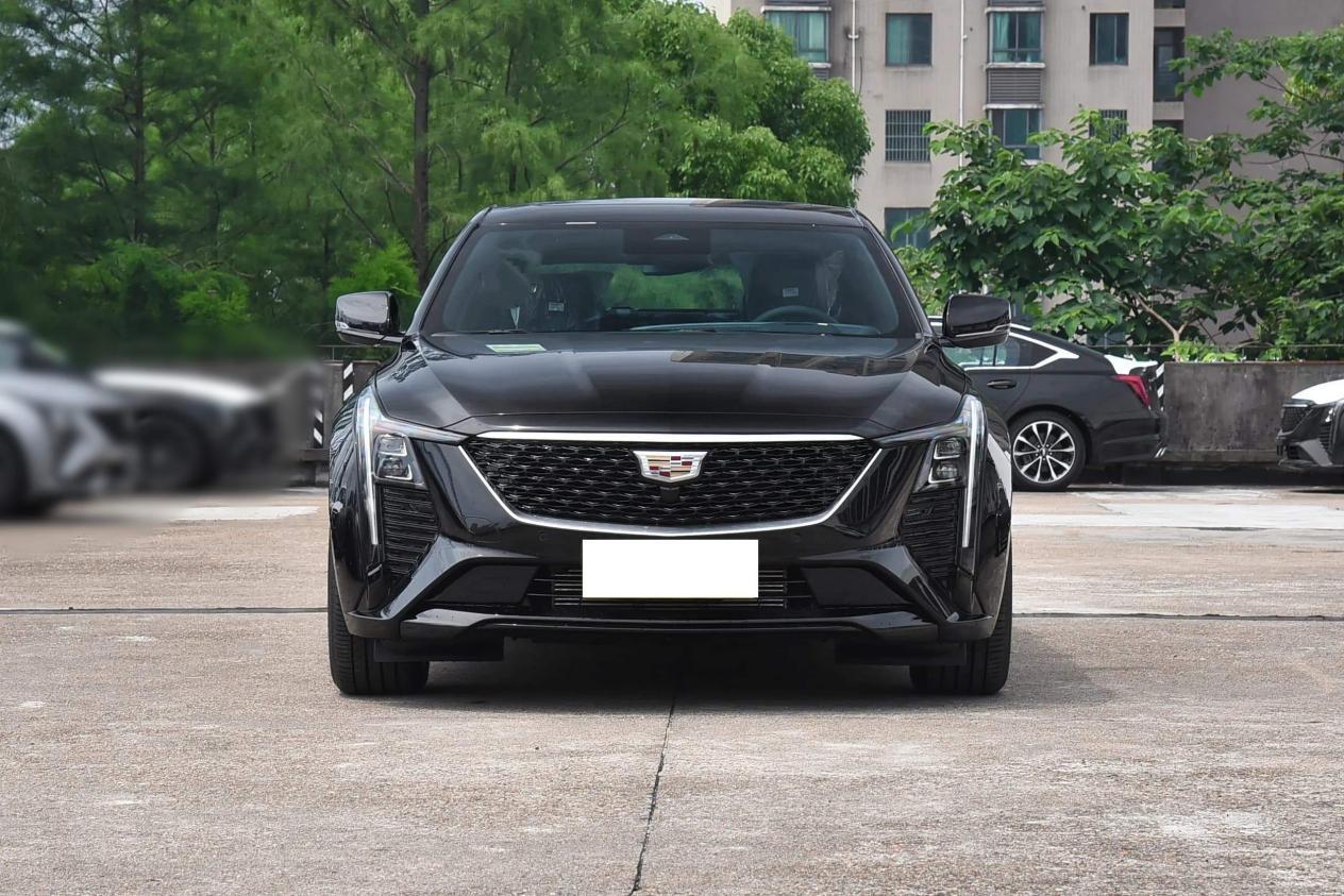 同为B级燃油轿车，凯迪拉克CT5和大众迈腾，选谁更合适？