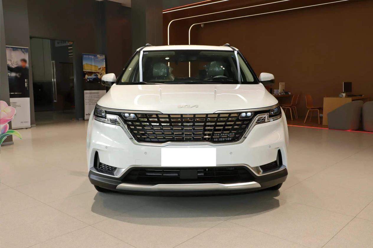 中大型MPV之间的对决，起亚嘉华和丰田赛那，到底该选谁？