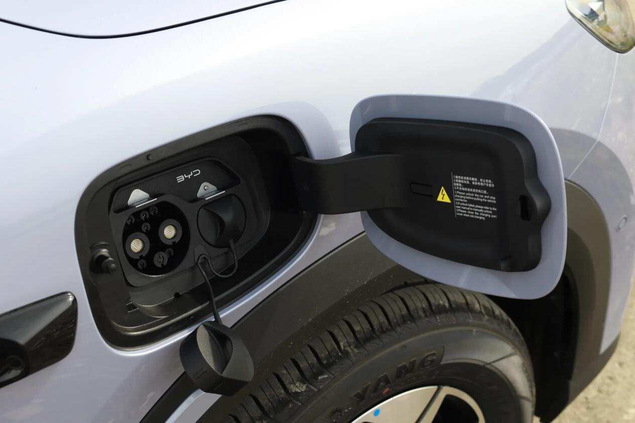 10万级纯电SUV，全新Q05和元UP怎么选？