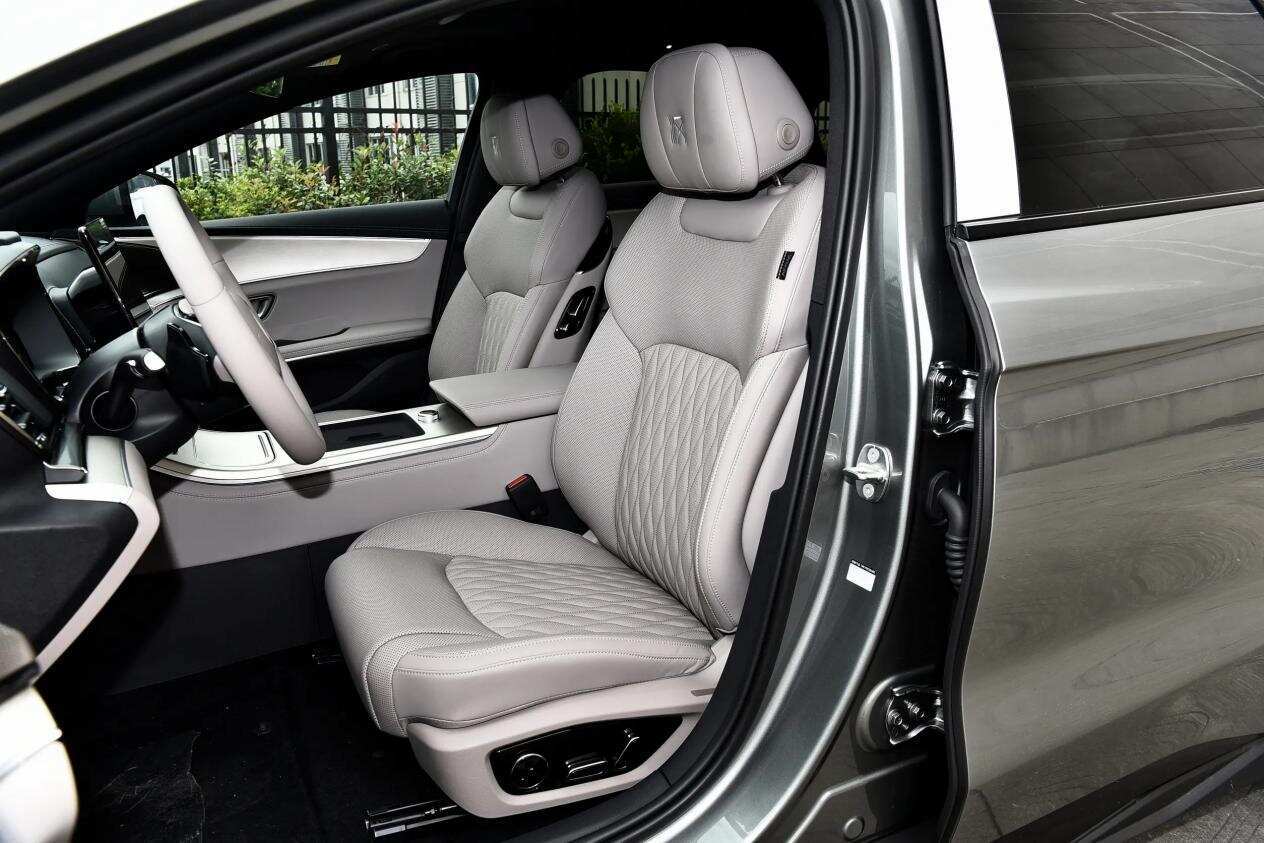 中大型混动轿车之争,选谁更合适?