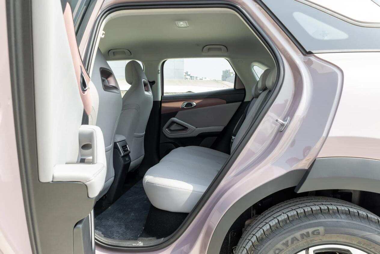 10万级纯电SUV，全新Q05和元UP怎么选？