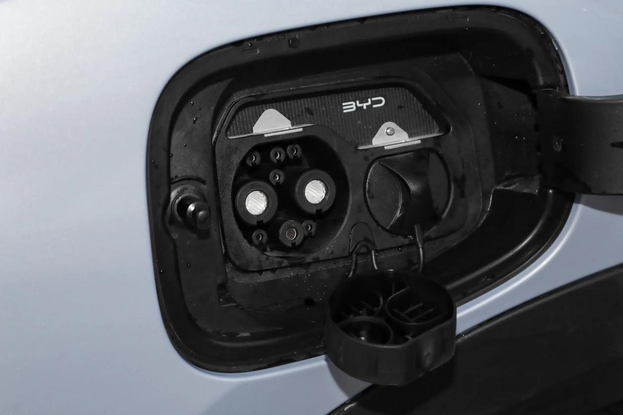 不看顶配看入门,长安启源全新Q05相较元UP,谁更好?