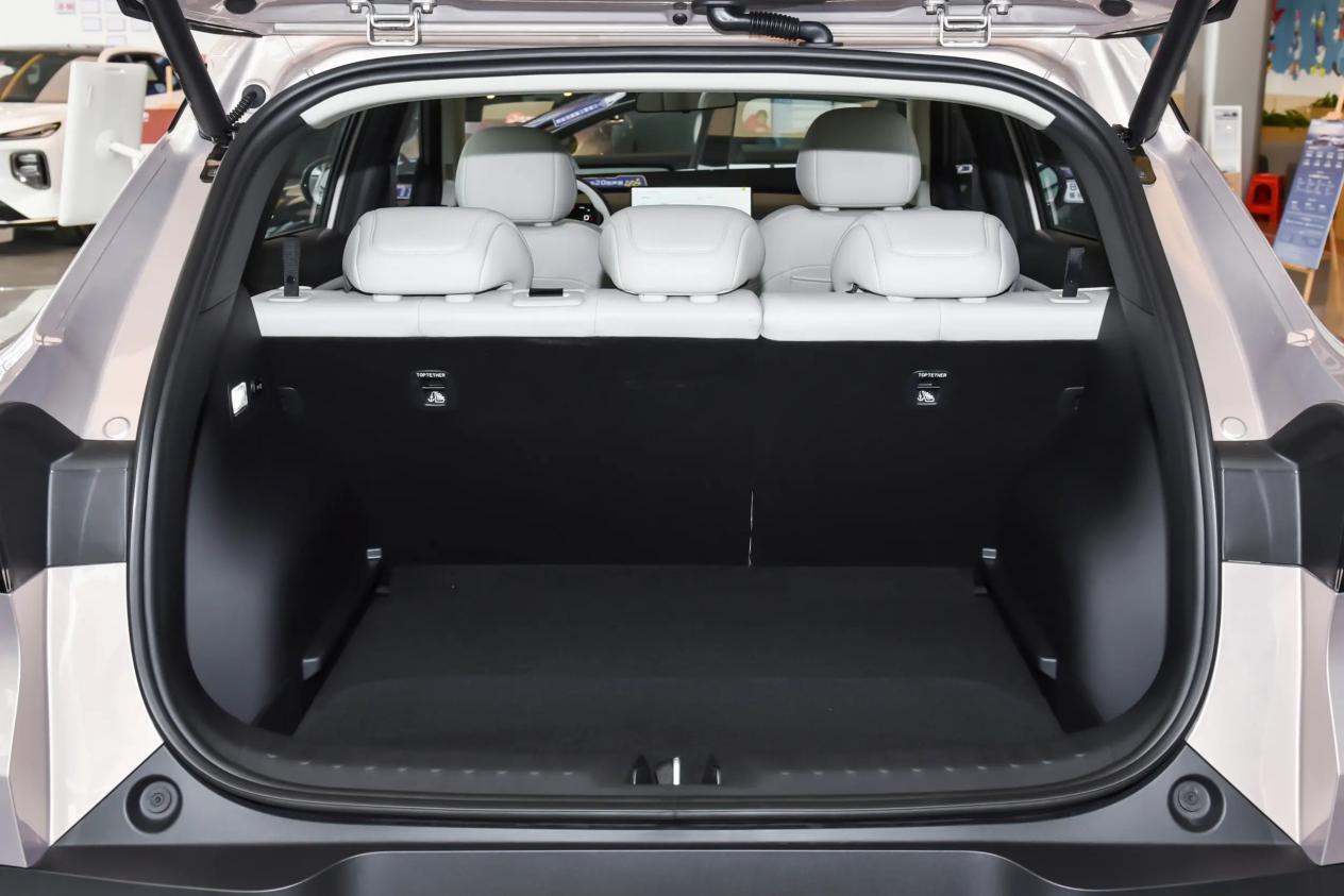 不看顶配看入门,长安启源全新Q05相较元UP,谁更好?