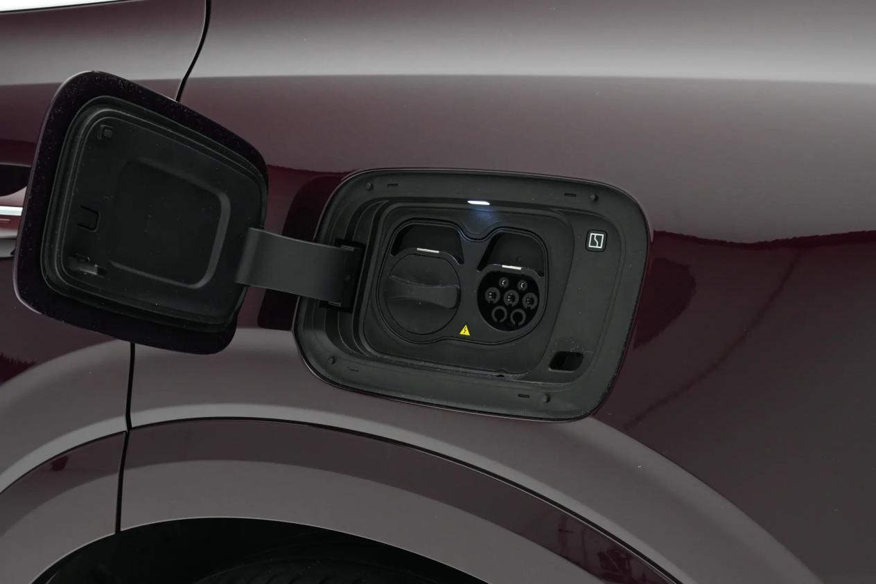 和问界M8掰手腕?极氪8X预售37.68万起