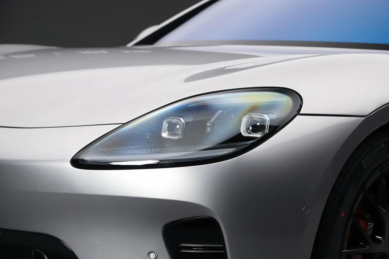 猎装轿跑外观,鸿蒙座舱、乾崑智驾赋能,带你看启境GT7