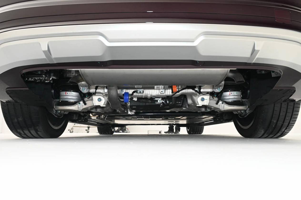 和问界M8掰手腕?极氪8X预售37.68万起