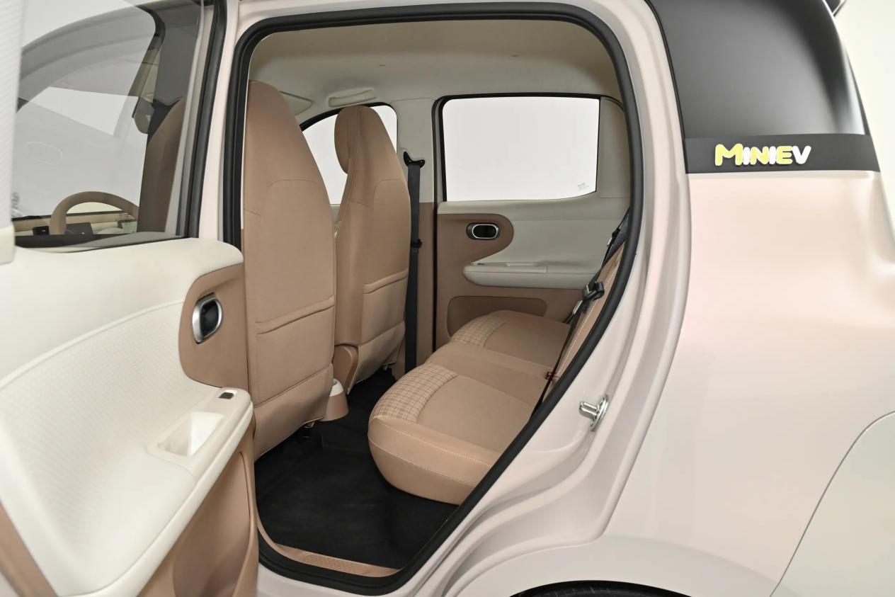 置换补贴价4.28万起，第五代宏光MINIEV来了