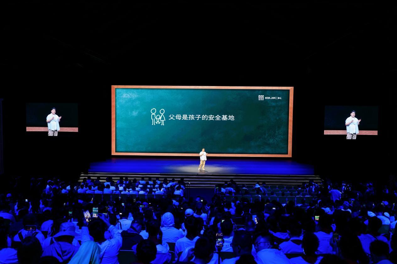 别克至境E716-21万,入门即满配有娃家庭的不二之选?