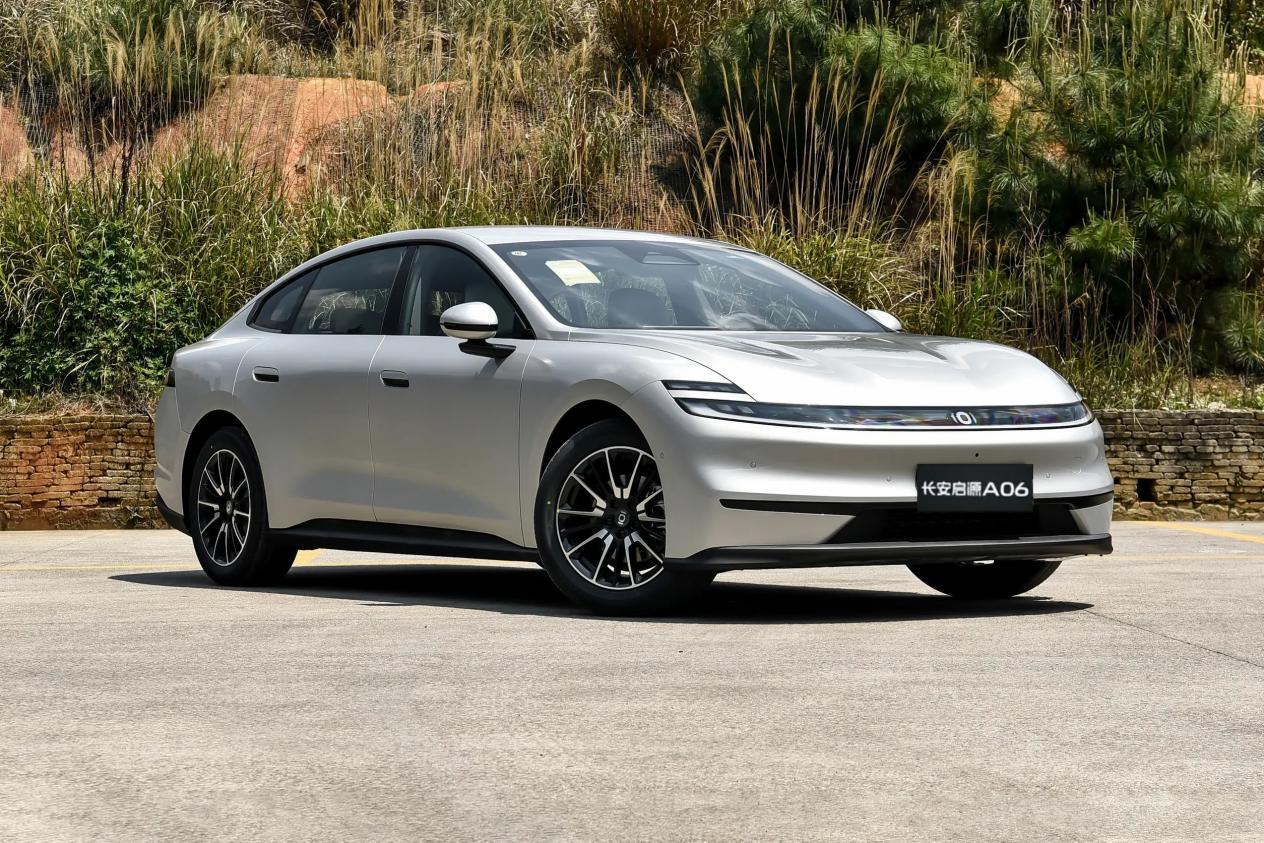 长安启源A06对比小鹏MONA M03：差距能有多大？