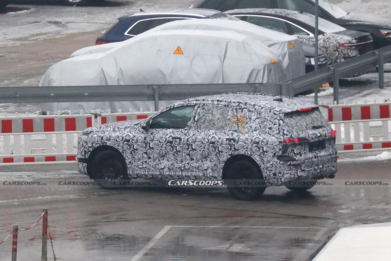 当前位置:>易车>奥迪q9>奥迪q9谍照>摘要详情>从谍照上看,新车虽被