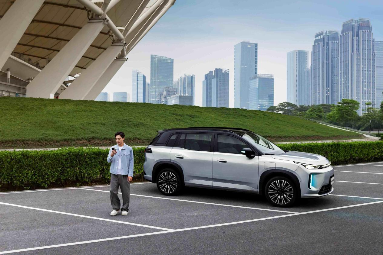 纯电210km综合1240km！埃安i60增程版闭眼入