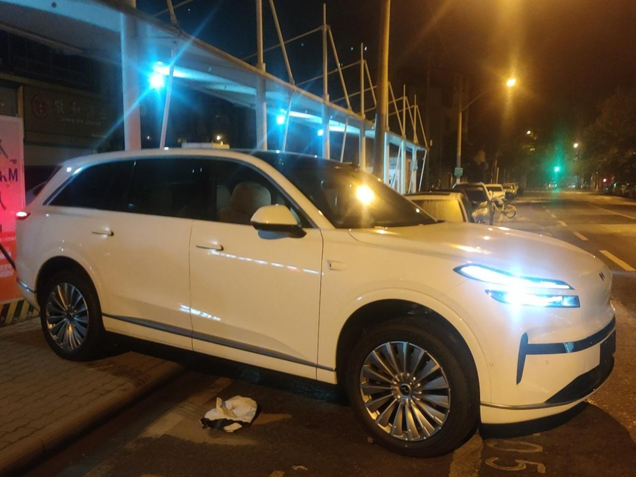 乐道L90车主：坐了同事的L90，去体验了一次就当场交钱