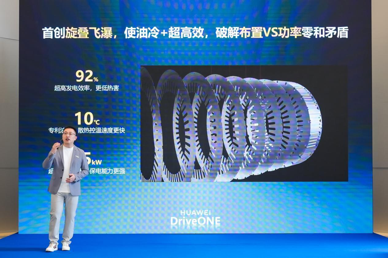 小鹏 X9 超级增程首发华为 DriveONE 发电机_易车