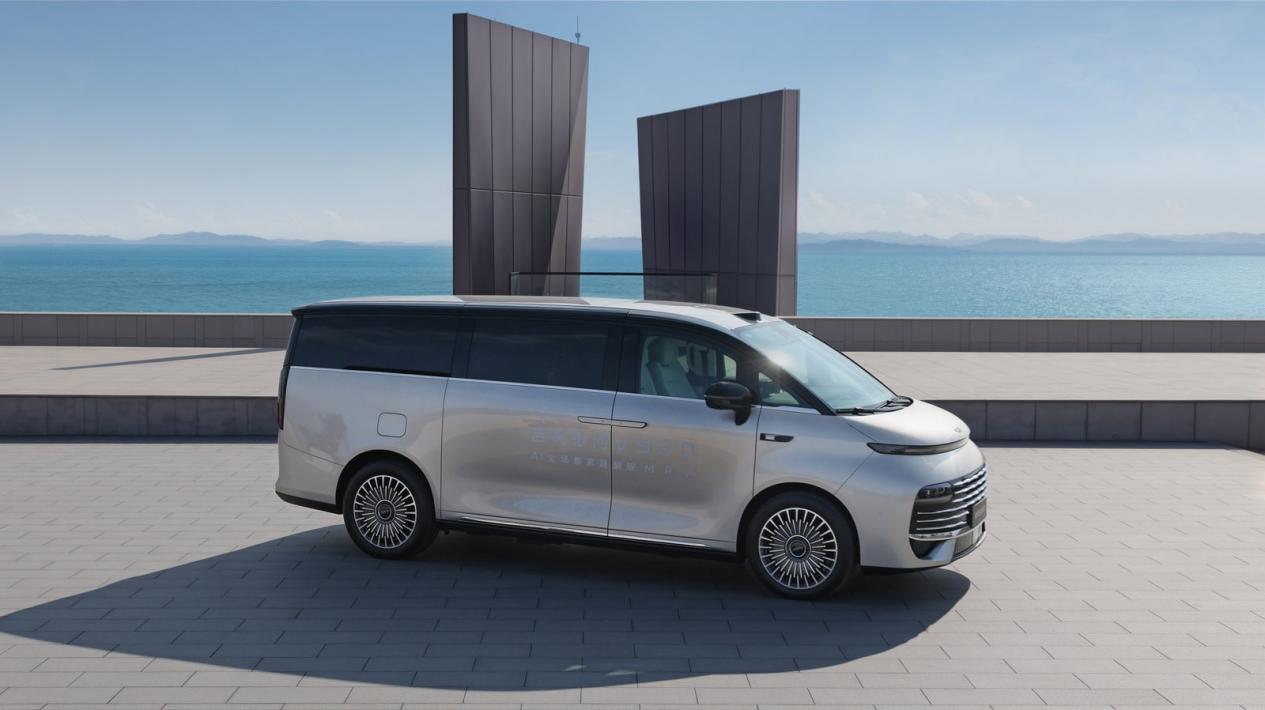 “多宝快乐车”全场景旗舰MPV吉利银河V900抢先预定