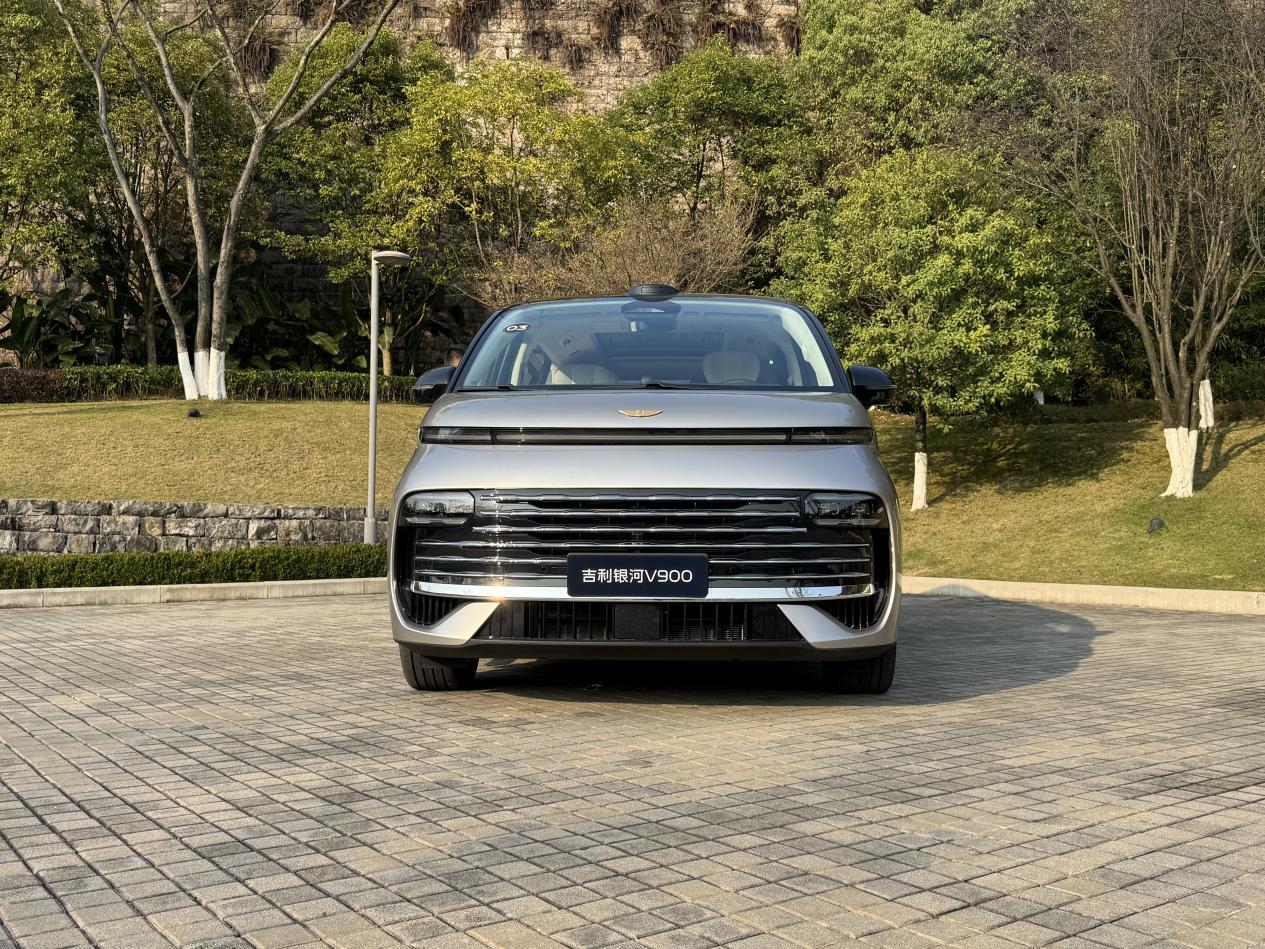 有6/7/8座三种布局，吉利银河V900能不能做家用车？