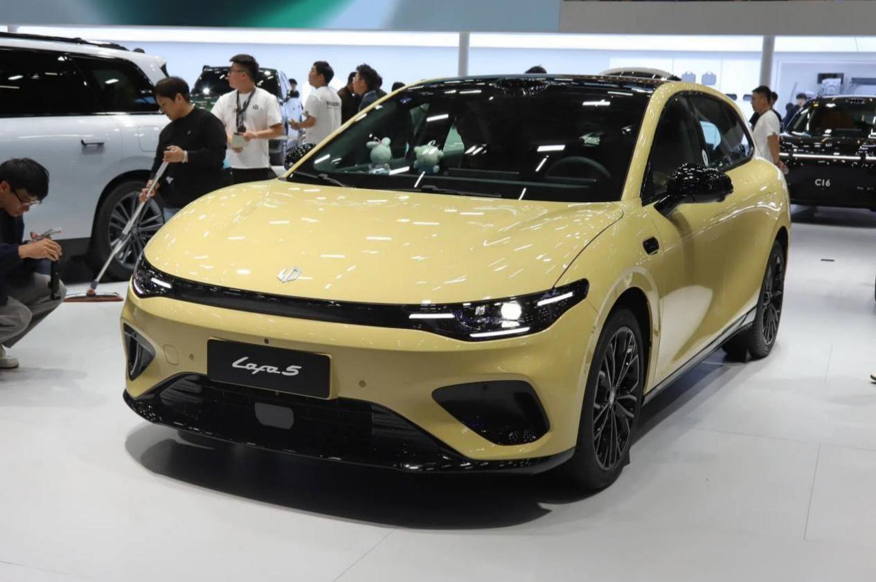 零跑Lafa5/极狐T1/小鹏MONA M03谁是更优解