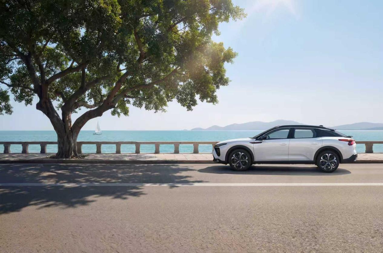 当法式优雅融入日常新款凡尔赛C5 X即将开启自在每一程