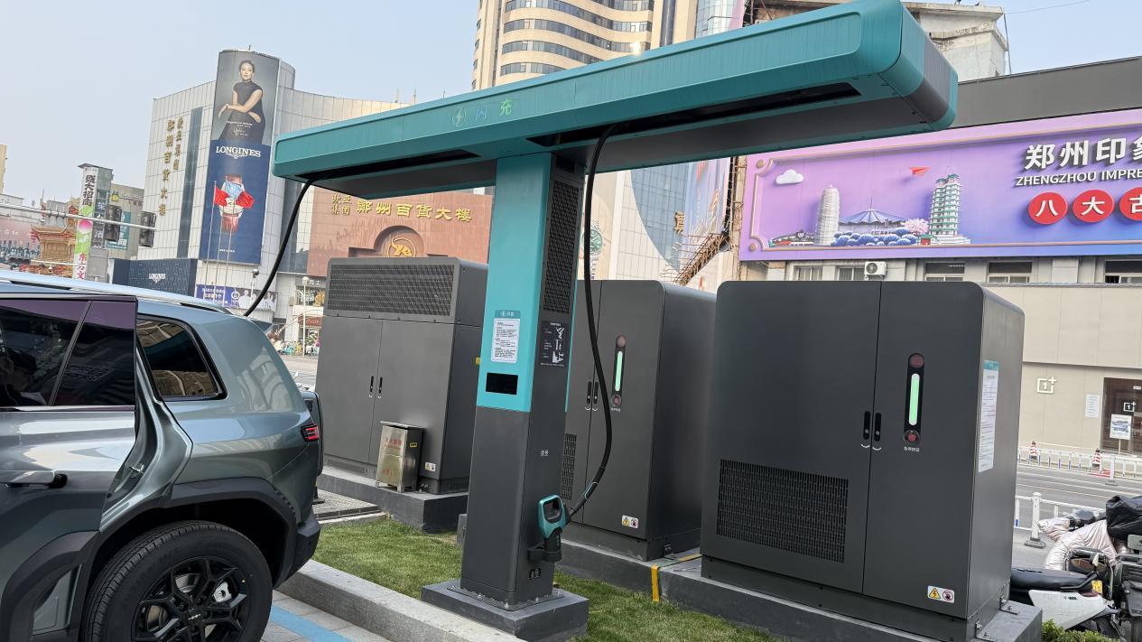 来体验9分钟充满电的快乐,方程豹钛3闪充版登陆郑州