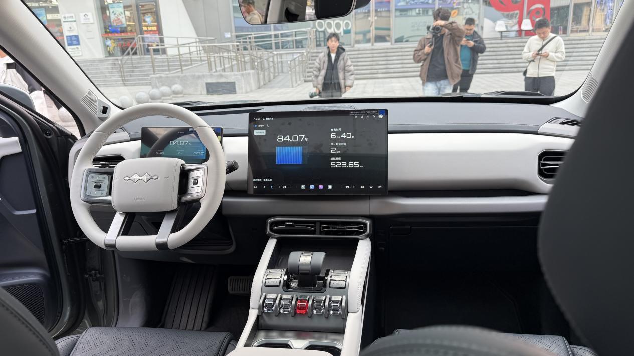 来体验9分钟充满电的快乐,方程豹钛3闪充版登陆郑州