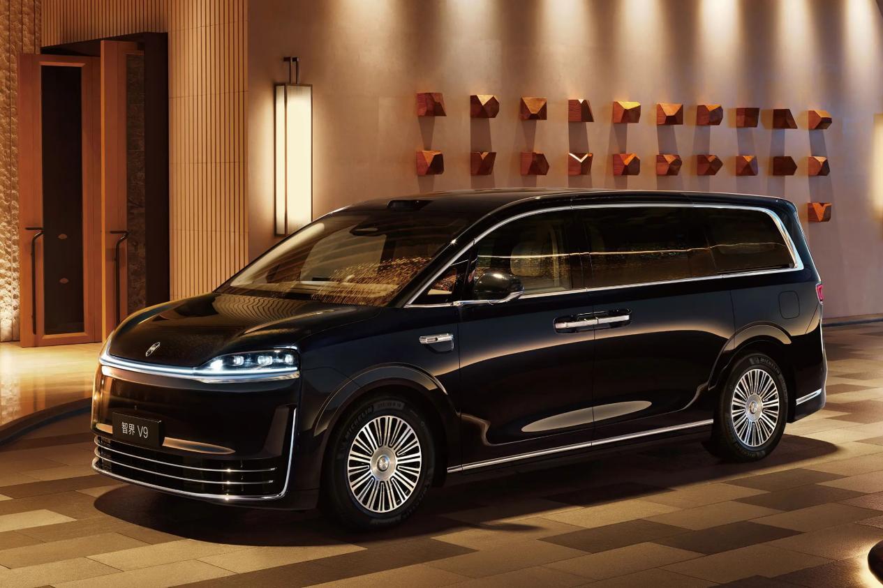 鸿蒙智行首款旗舰MPV！配华为乾崑+1205km综合续航