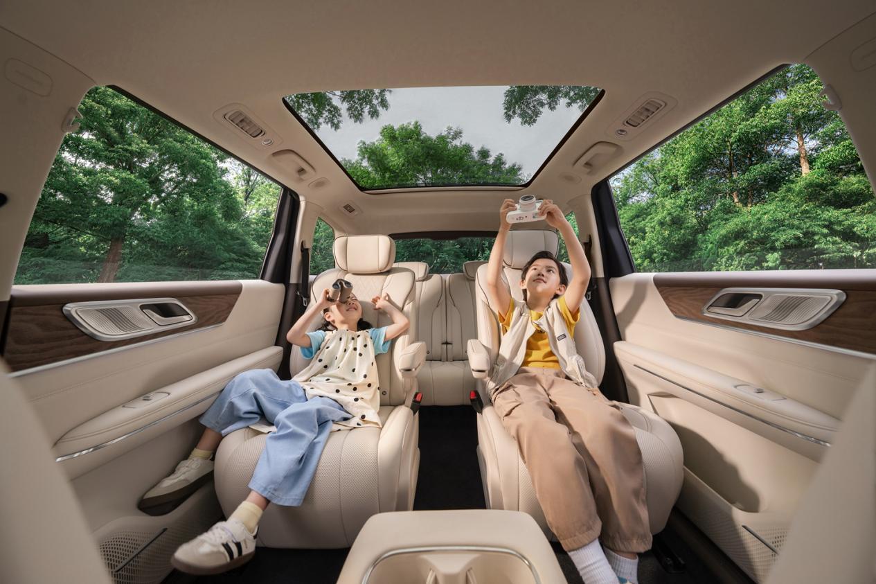 人民的大六座，五菱星光L首发，37.9度电、3C快充！