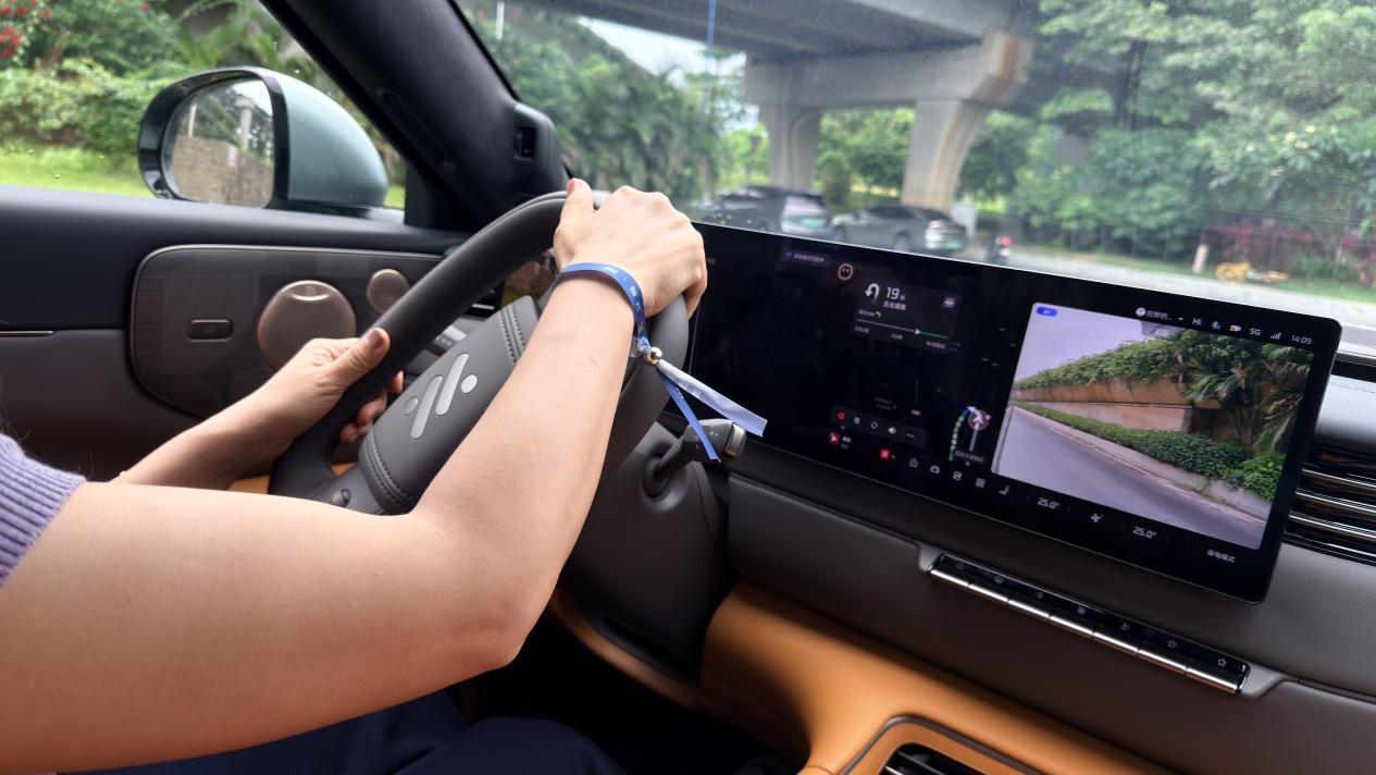 5米长的旗舰SUV，居然是个“灵活的胖子”