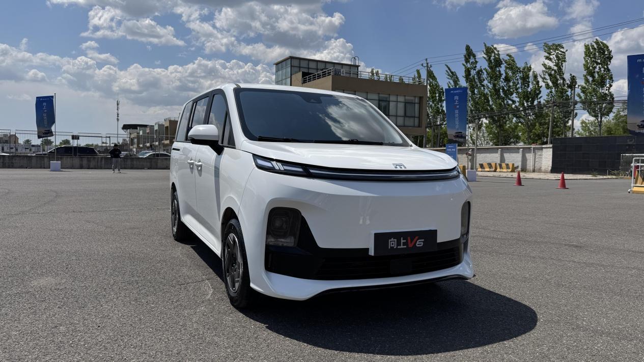 一车搞定全家出行？10万内这款“新能源MPV”有点东西