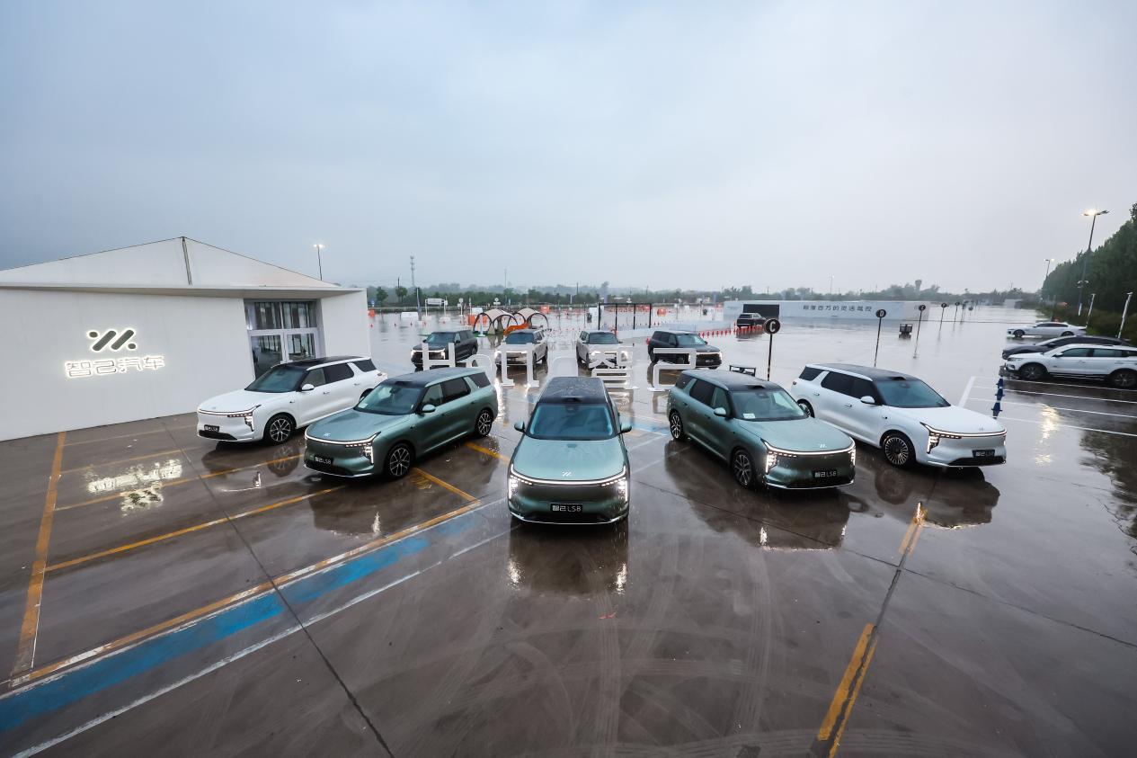 太原试驾智己LS8 25万级旗舰SUV,重塑百万驾控标杆