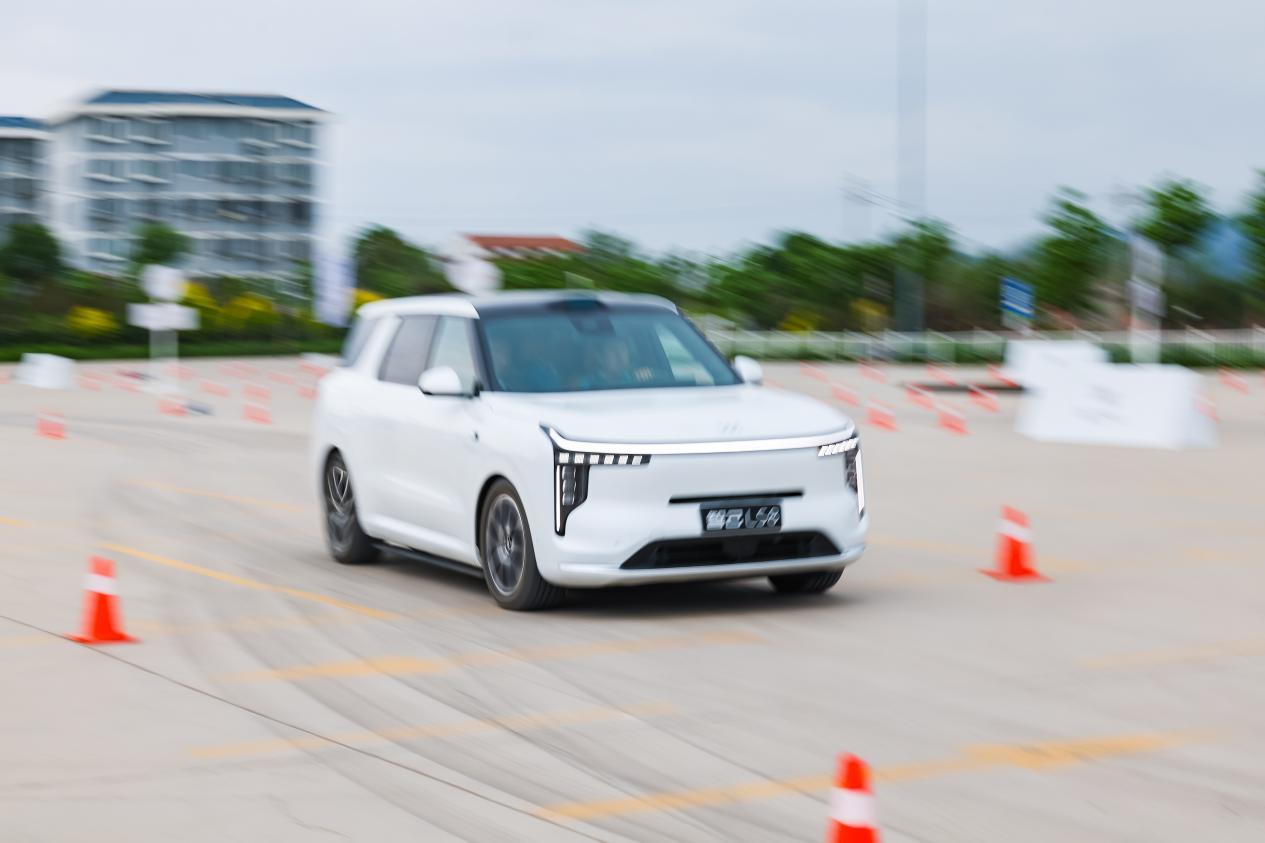 太原试驾智己LS8 25万级旗舰SUV，重塑百万驾控标杆